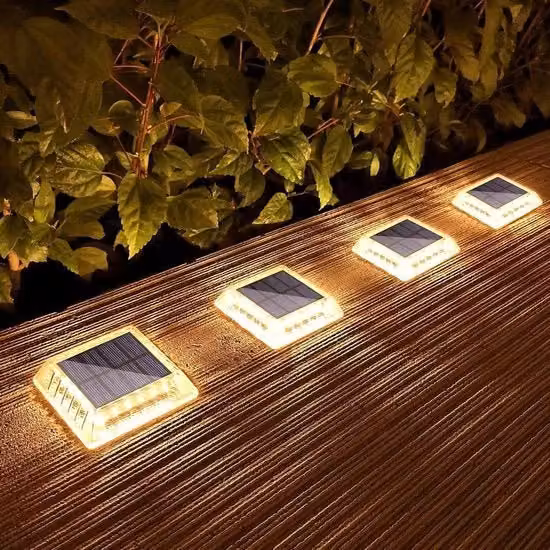 Set di 4 Faretti Solari a LED Quadrati Bianchi IP68 per Giardino e Terrazzo con Luce Bianco Caldo