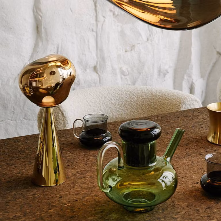 Tom Dixon lampada LED da tavolo a batteria Melt, color oro, altezza 29 cm dimmerabile, Ottone / Oro, Plastica, Design