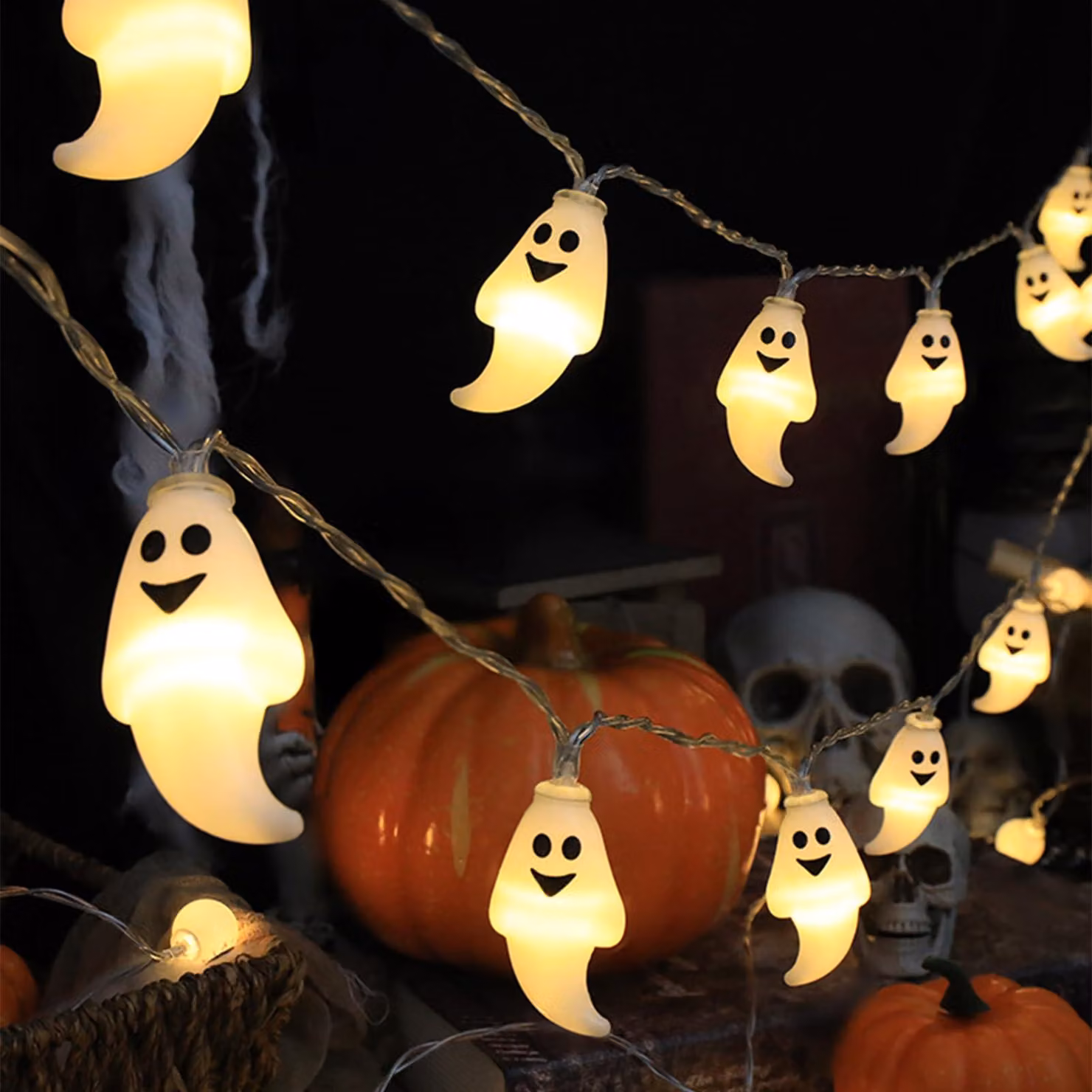 Catena luminosa a tema Halloween, 3 metri, 20 luci a forma di fantasma, alimentata a batteria