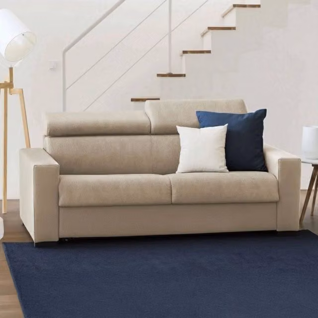 Divano a 2 posti Kiev TALAMO ITALIA in tessuto beige con poggiatesta regolabili, L: 180 cm, P: 95 cm, H: 85 cm – 1
