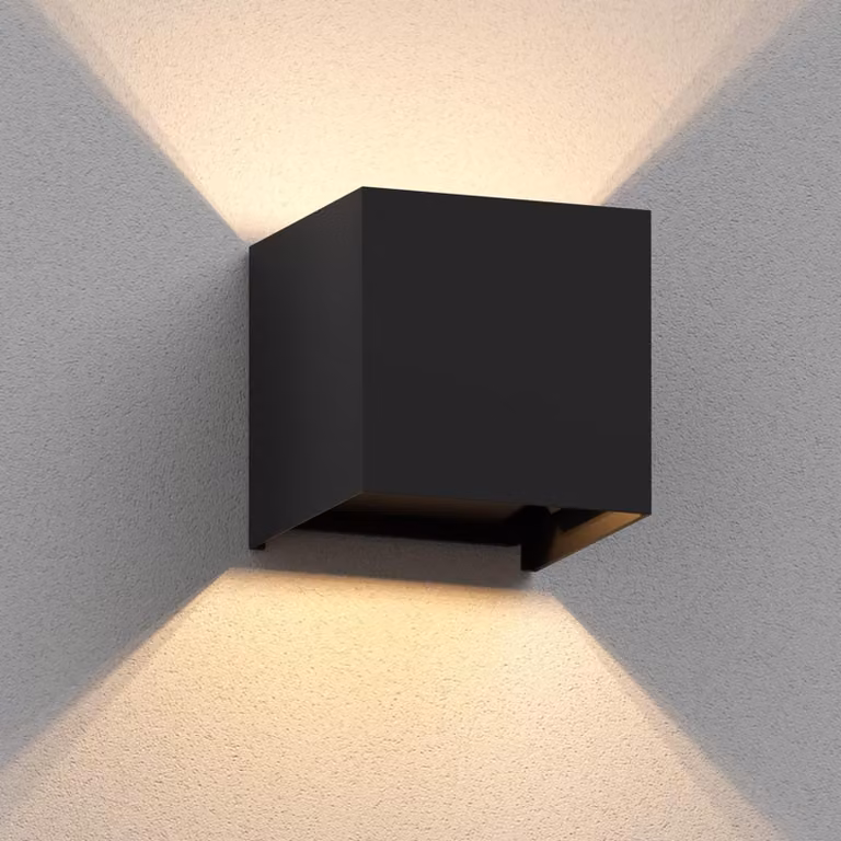 Lampada da parete esterna, nera, grado di protezione IP65, illuminazione verso l'alto e verso il basso, dimensioni 10x10x10 cm, realizzata in alluminio