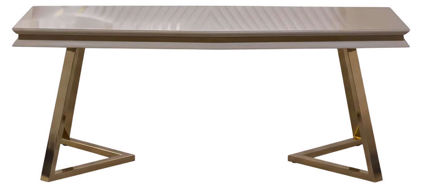 Tavolino minimalista con struttura in metallo color oro per interni moderni