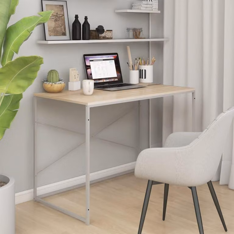 Ufficio moderno che combina elementi in metallo e finiture effetto legno