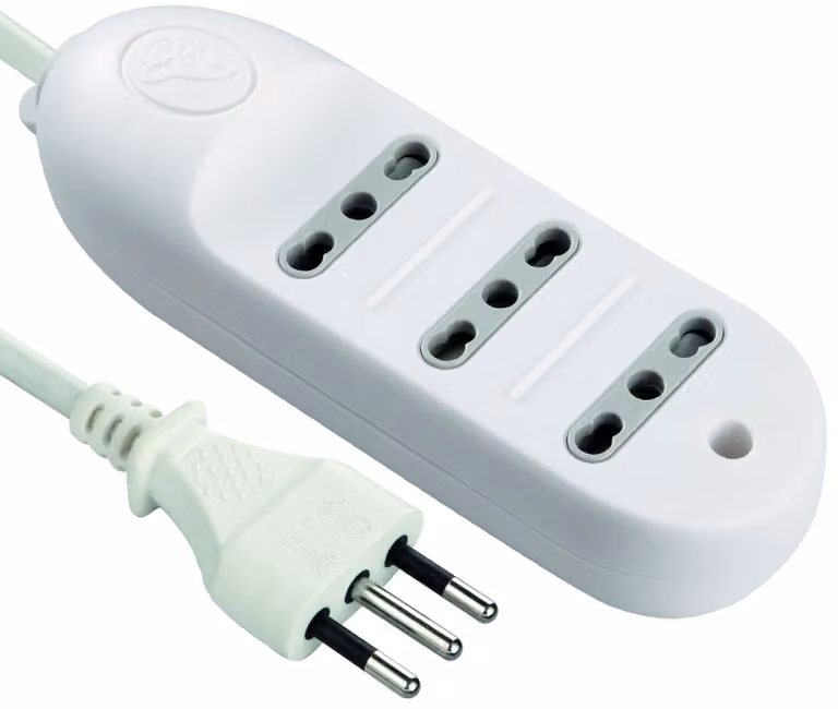 Electraline 62007 - Protezione da sovratensioni con cavo, 1,5 m, 3 prese, bianco, colore: