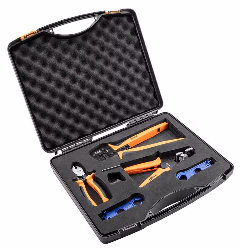 Kit di strumenti fotovoltaici per l'installazione e la manutenzione di pannelli solari