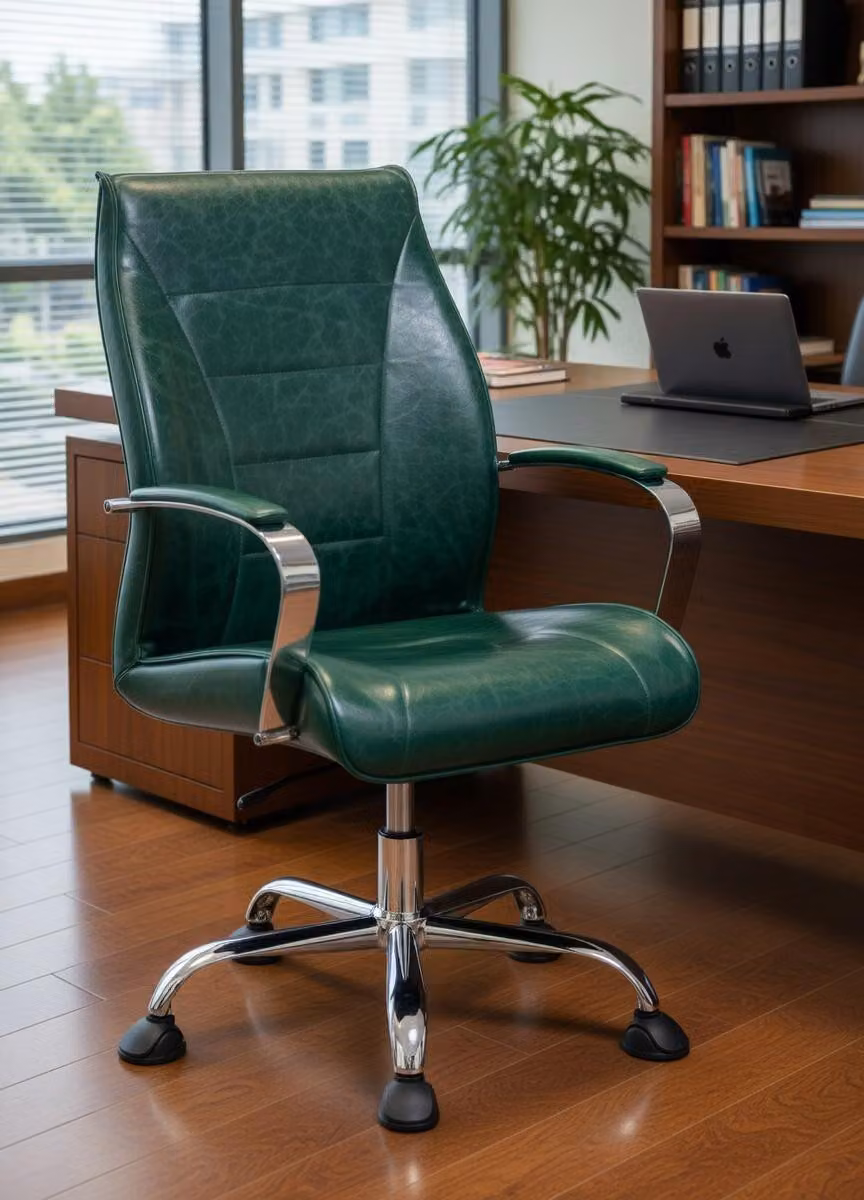 Sedia da ufficio elegante, di colore verde, con braccioli cromati e altezza regolabile
