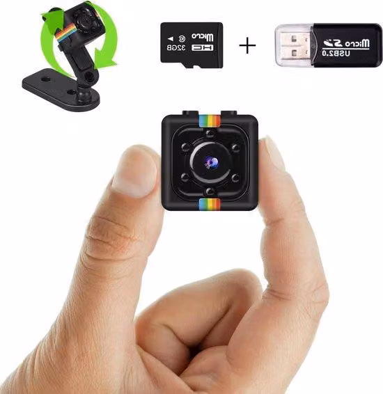 Telecamera da esterno FHD 1080p compatta con visione notturna e rilevamento del movimento, con chip di memoria da 32 GB incluso, telecamera di sorveglianza per interni