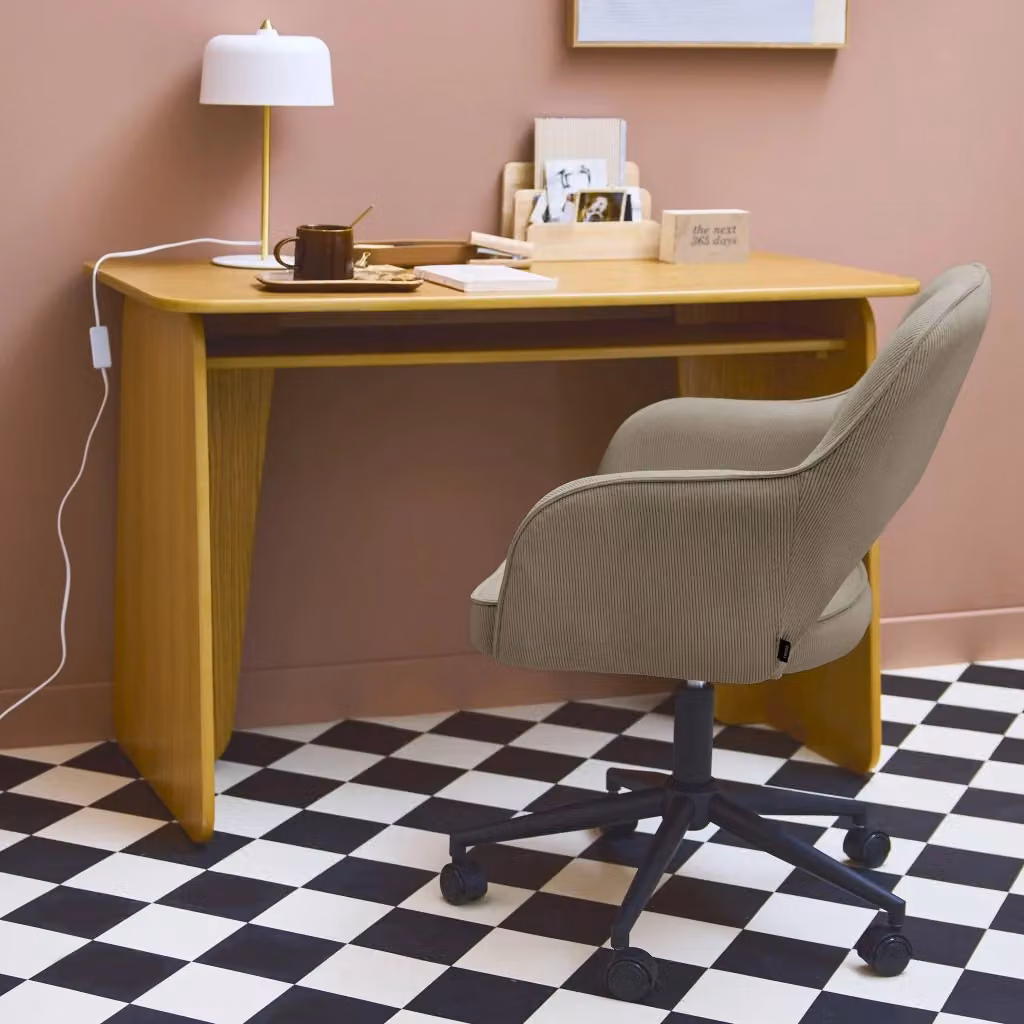 Sedia da ufficio Sweeek in velluto a coste beige con rotelle e base in metallo – 2