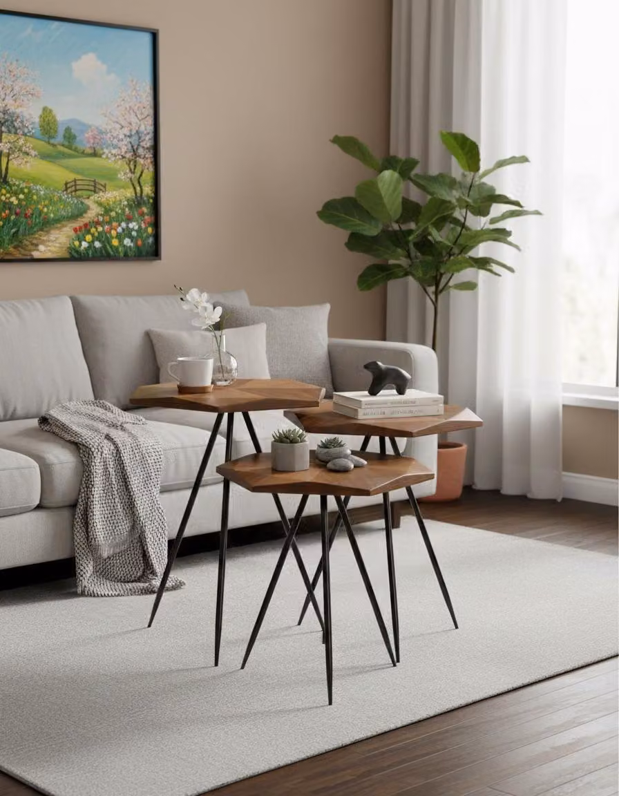 Tavolino moderno, pratico, in legno marrone, dal design esclusivo e confortevole