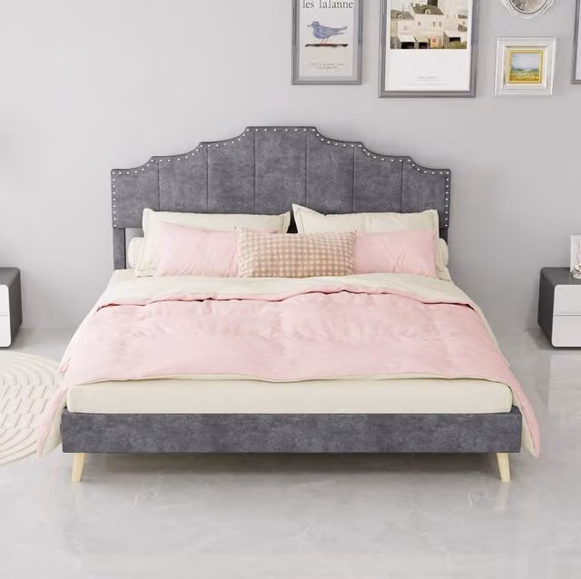 Letto matrimoniale 160x200 cm con testiera geometrica in tessuto grigio e struttura in metallo