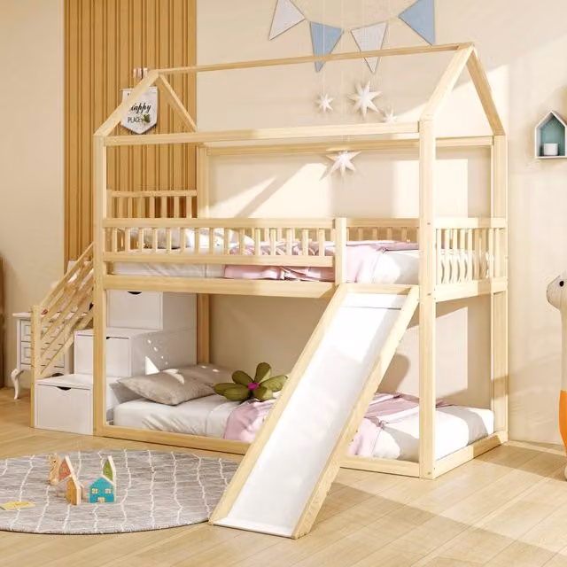 Letto singolo a soppalco OKWISH in legno naturale e metallo con scivolo, scala contenitore e sponde alte, L/P/H: 253 x 90 x 206.7 cm