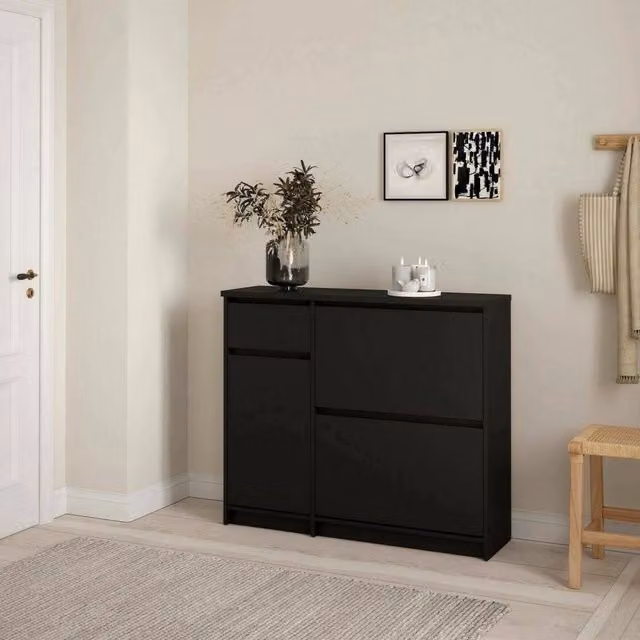 Scarpiera DMORA Todd moderna con ante basculanti, mobile porta scarpe nero opaco per ingresso, L: 109 cm, P: 32 cm, H: 93 cm
