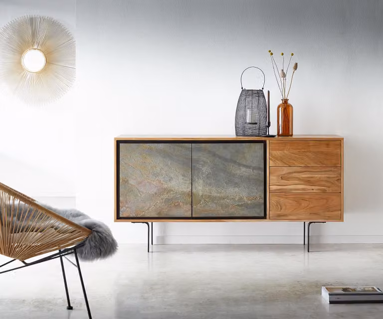 Mobile contenitore laterale DELIFE modello Juwelo, 150 cm, in legno di acacia naturale con impiallacciatura effetto pietra
