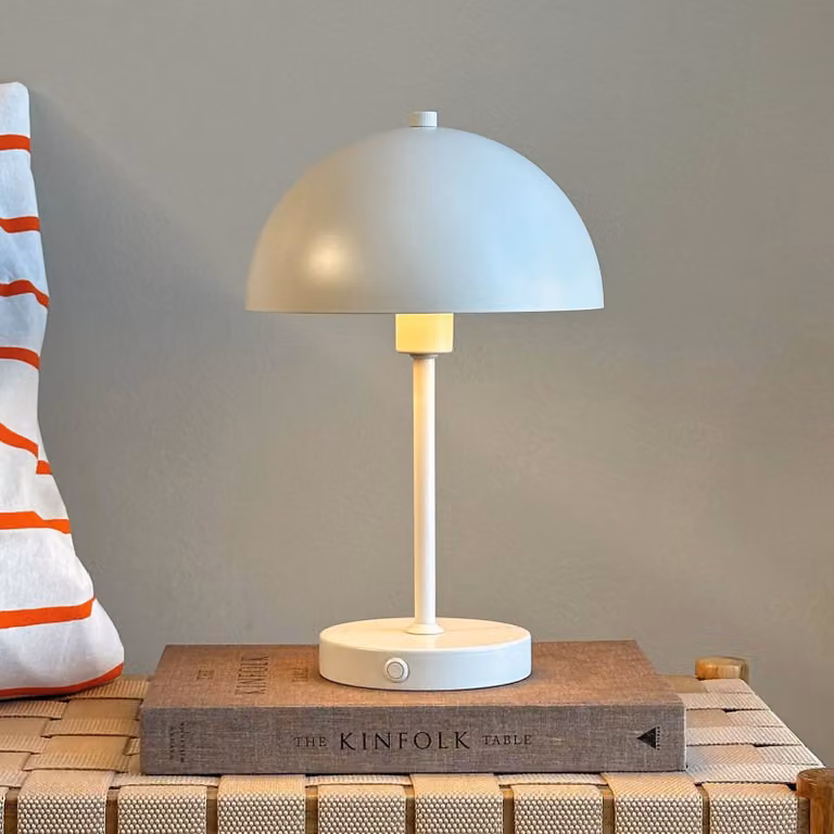 Dyberg Larsen Lampada da tavolo a LED Stockholm, dimmerabile, Crema / Ambra, Soggiorno / Sala da pranzo, Metallo, Scandinavo, Lampada da tavolo LED