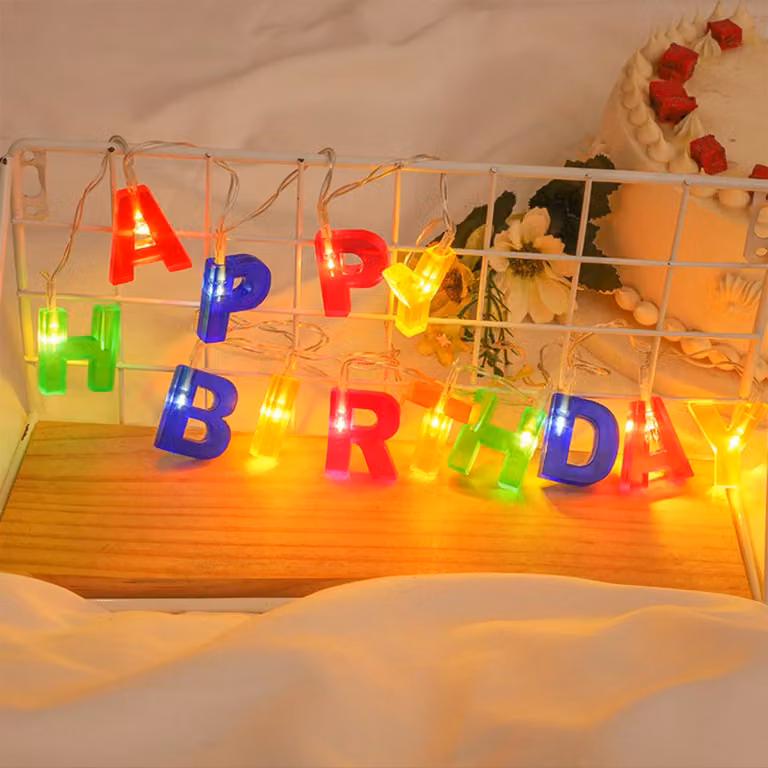 Catena luminosa "Buon Compleanno", 1,5 metri, 13 LED, alimentata a batteria