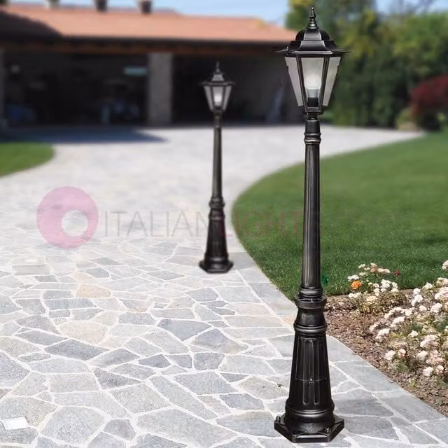 DAFNE MEDIA Lampione h.154 Lanterna Esagonale Classica esterno Giardino COLORE DIFFUSORE: TRASPARENTE, COLORE STRUTTURA: NERO-RAME