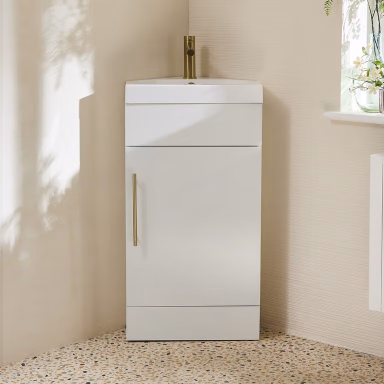 Mobile Bagno a Terra Angolare Bianco da 450mm con Lavabo e  Maniglia con Barra a T in Oro Satinato - Cluo