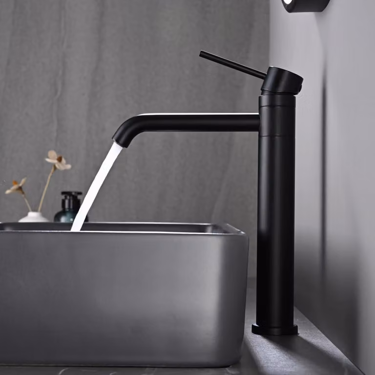 Miscelatore per lavabo, finitura nera opaca, girevole a 360°, altezza del beccuccio 204 mm, con cartuccia in Vetroceramica