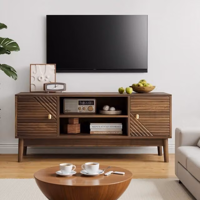 Mobile porta TV 110x40x48 cm in MDF color noce con ante a griglia e gestione dei cavi