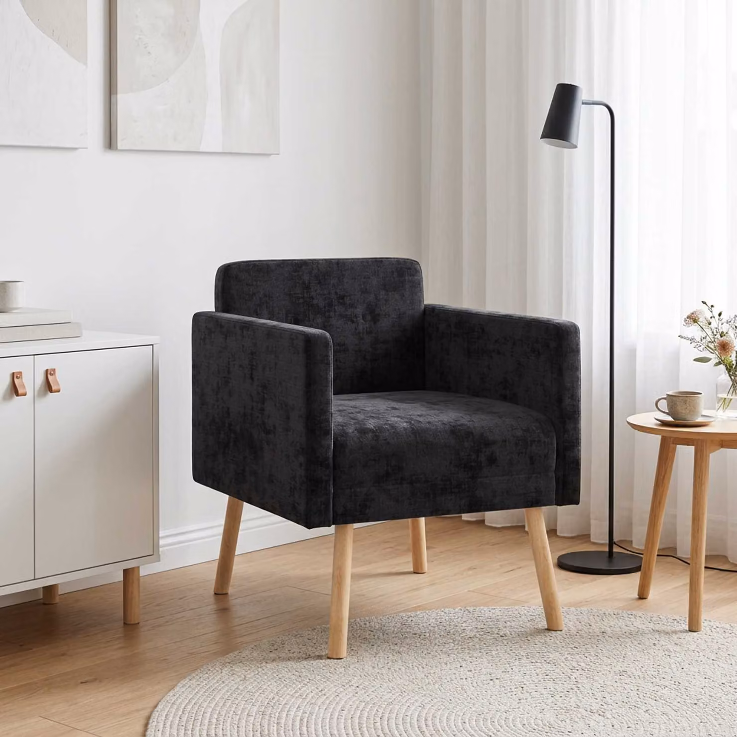 Sedia d'accento moderna vidaXL in tessuto nero con braccioli e struttura in legno
