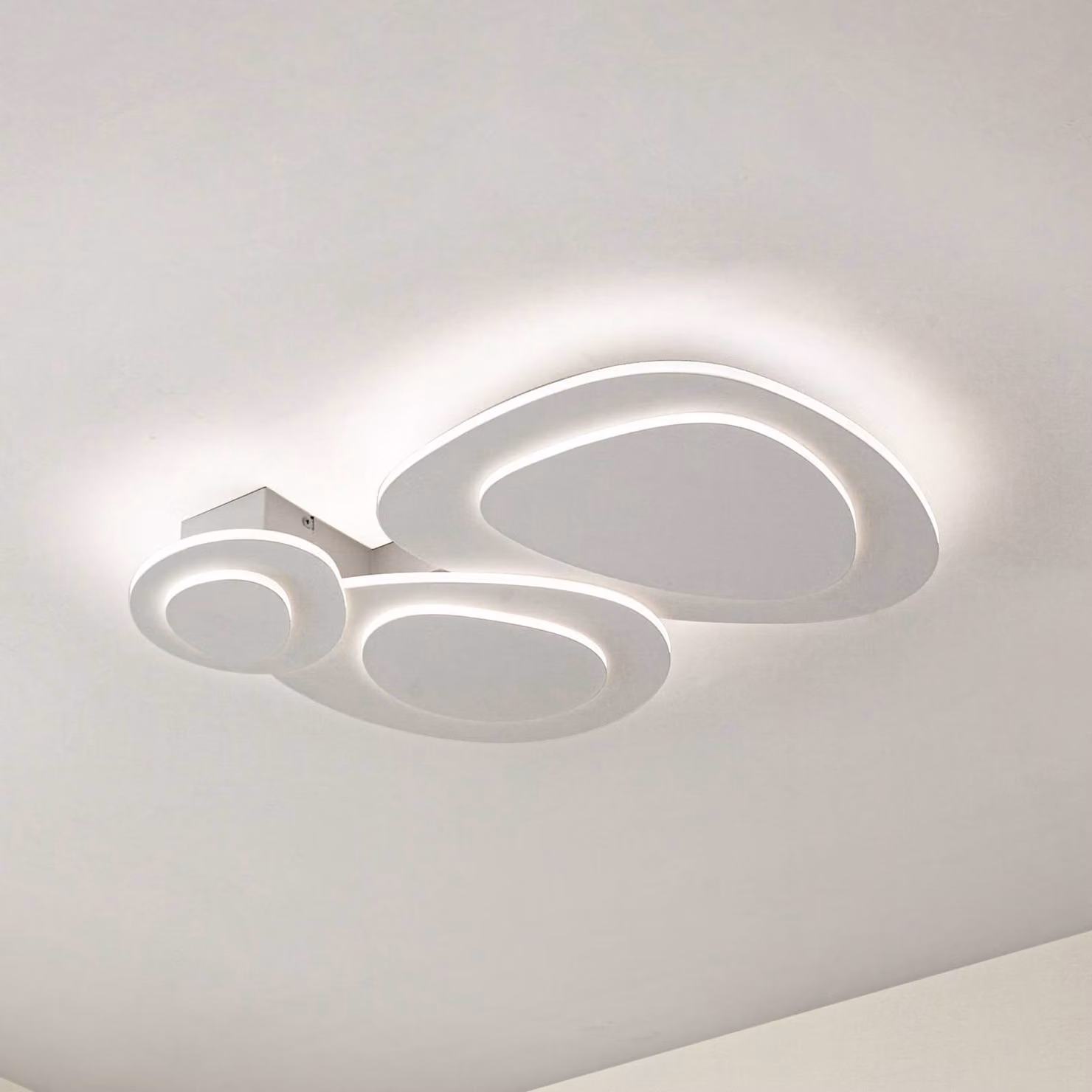 Plafoniera a LED Delar Lindby, dimmerabile, Bianco / Opale, Soggiorno / Sala da pranzo, Plastica, Moderno, Plafoniera LED