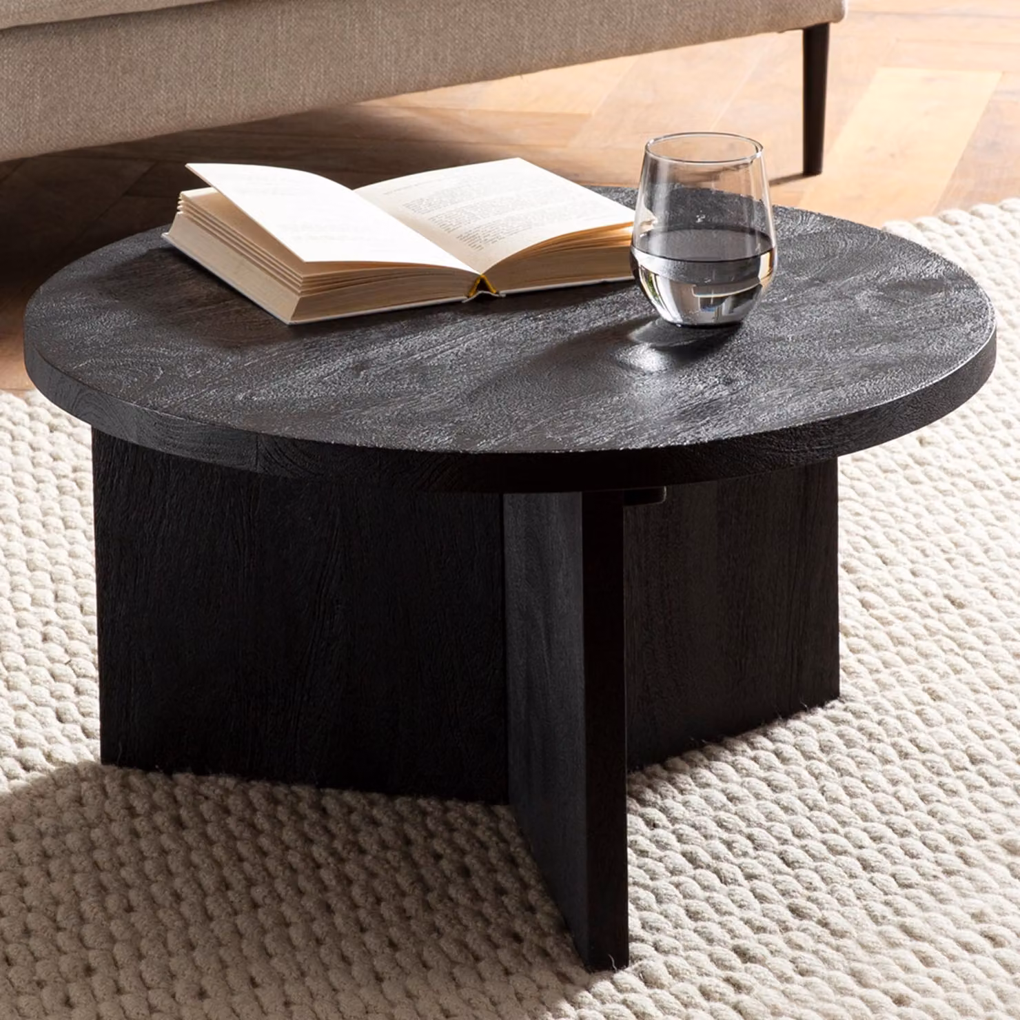 FineBuy Tavolino da caffè in legno massiccio di mango rotondo Ø 60 cm nero Tavolo da soggiorno moderno con superficie strutturata Tavolo da divano fatto a mano Struttura in legno