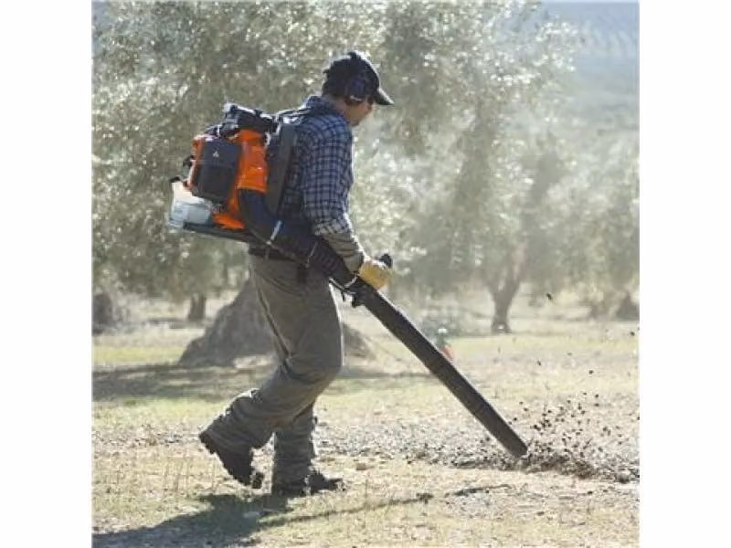 Soffiatore professionale a zaino Husqvarna 580BTS con motore a scoppio da 75.6cc arancione – 2