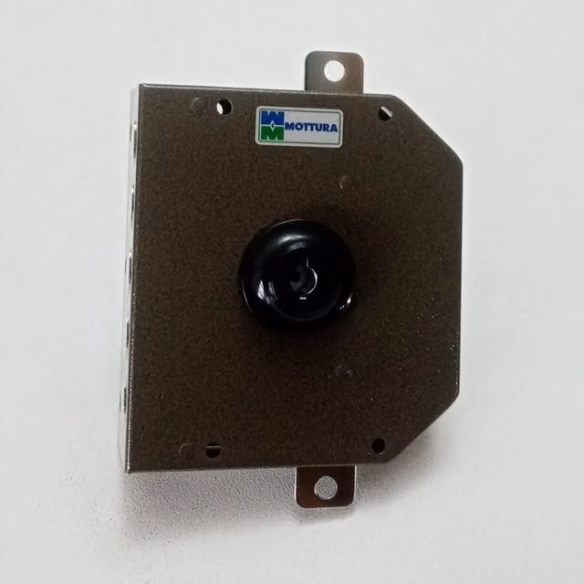 Serratura Mottura da applicare sinistra da 60mm senza scrocco per porte in legno e ferro