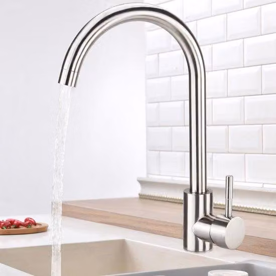 Lavello da cucina con scarico girevole a 360° e miscelatore monocomando