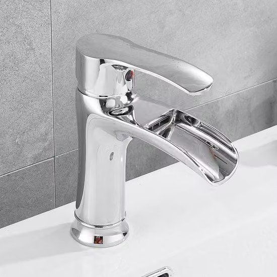 Miscelatore in ottone massiccio per il bagno