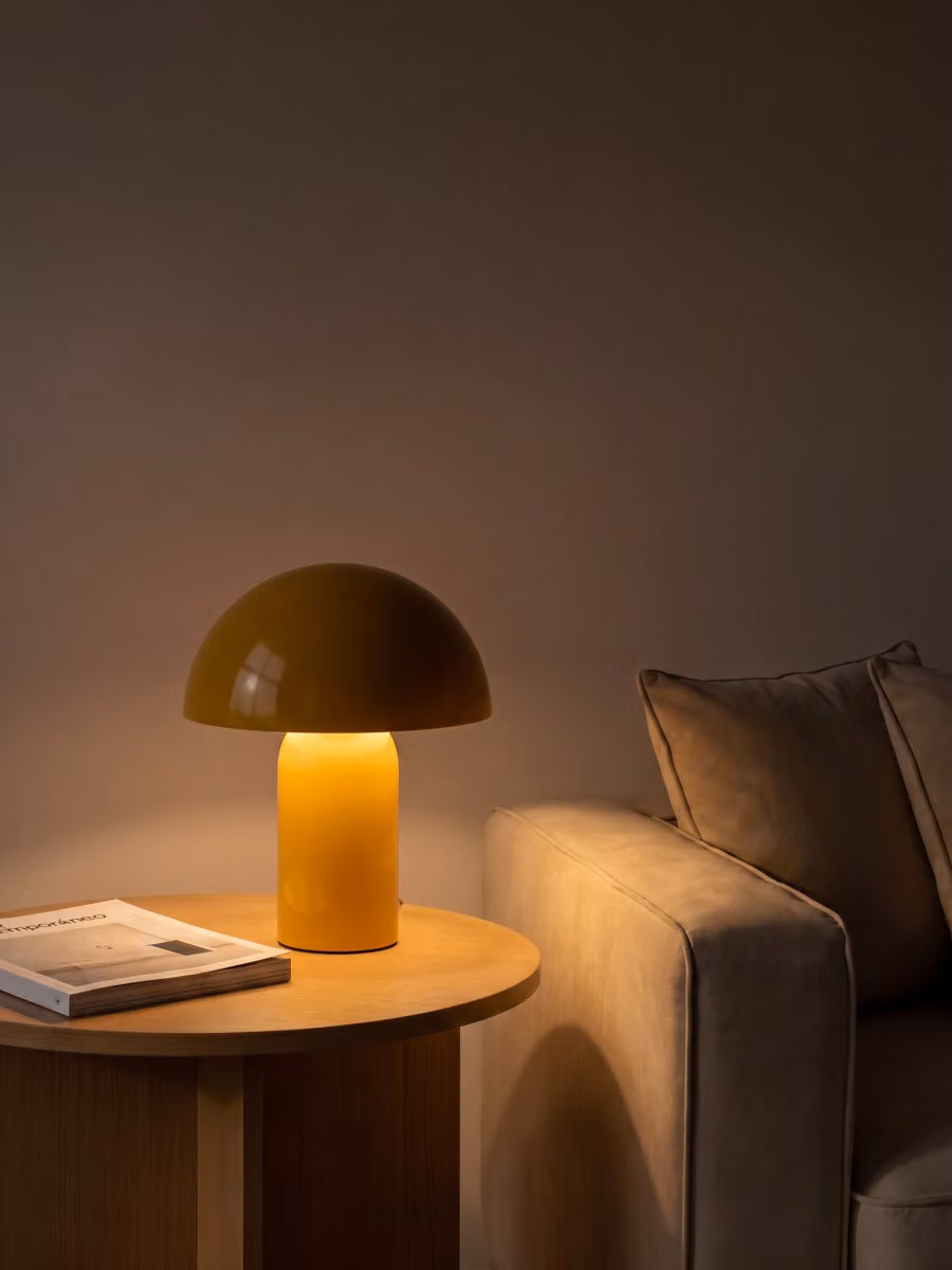 Lampada da tavolo Trip di Kenay Home, colore giallo senape, design moderno con paralume a cupola – 2