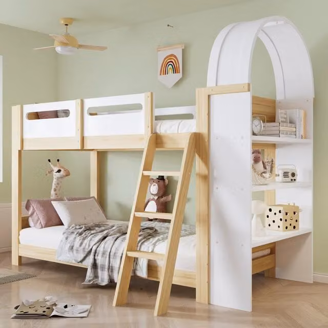 Letto a castello 90×200 cm bianco e legno naturale in pino con mensola a tre ripiani, sponda di sicurezza e scaletta