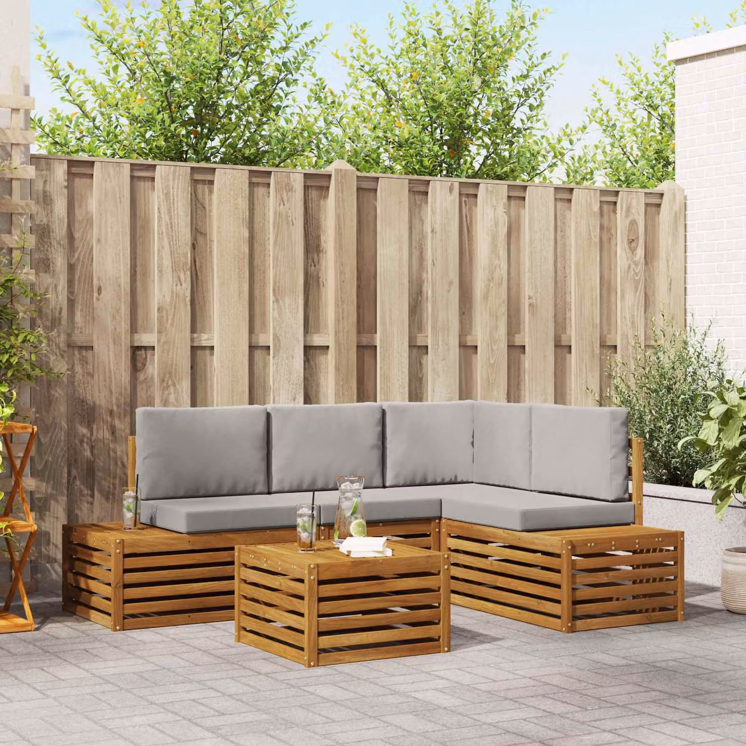 Set di divani da esterno vidaXL a forma di L in legno di acacia con tavolino da caffè e cuscini, beige, grigio o marrone
