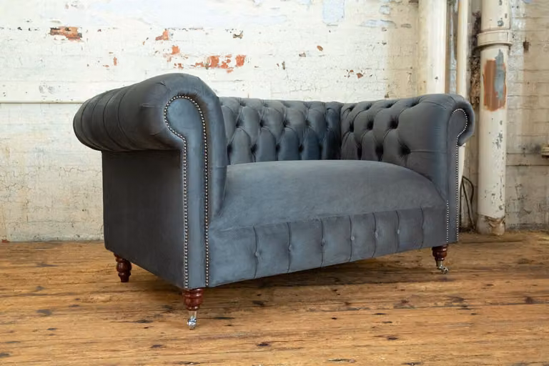 Chesterfield Design Sofa 2 Sitzer Couch Polster Sitz Garnitur Leder Grau