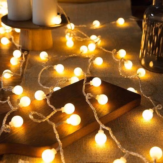Piccoli faretti a LED per il campeggio, piccole sfere luminose rotonde bianche, luce calda, portata di 10 m, 2 pezzi, ricarica USB.