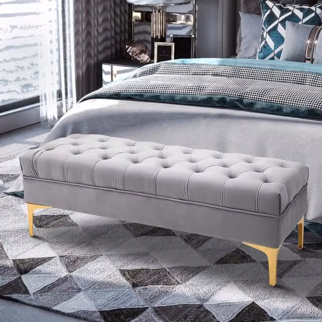 Panca da letto imbottita in velluto con seduta capitonné e gambe dorate in legno grigio chiaro 118 × 45 × 42 cm