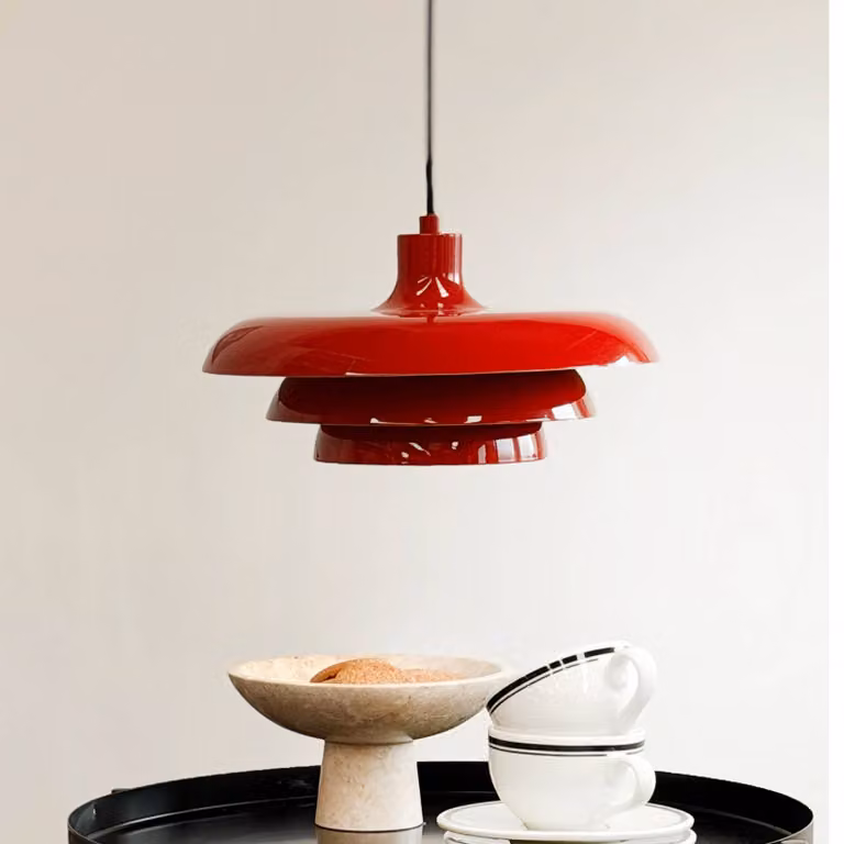 Dyberg Larsen Lampada a sospensione Ava, dimmerabile, Rosso, Soggiorno / Sala da pranzo, Metallo, Design, Lampada a sospensione