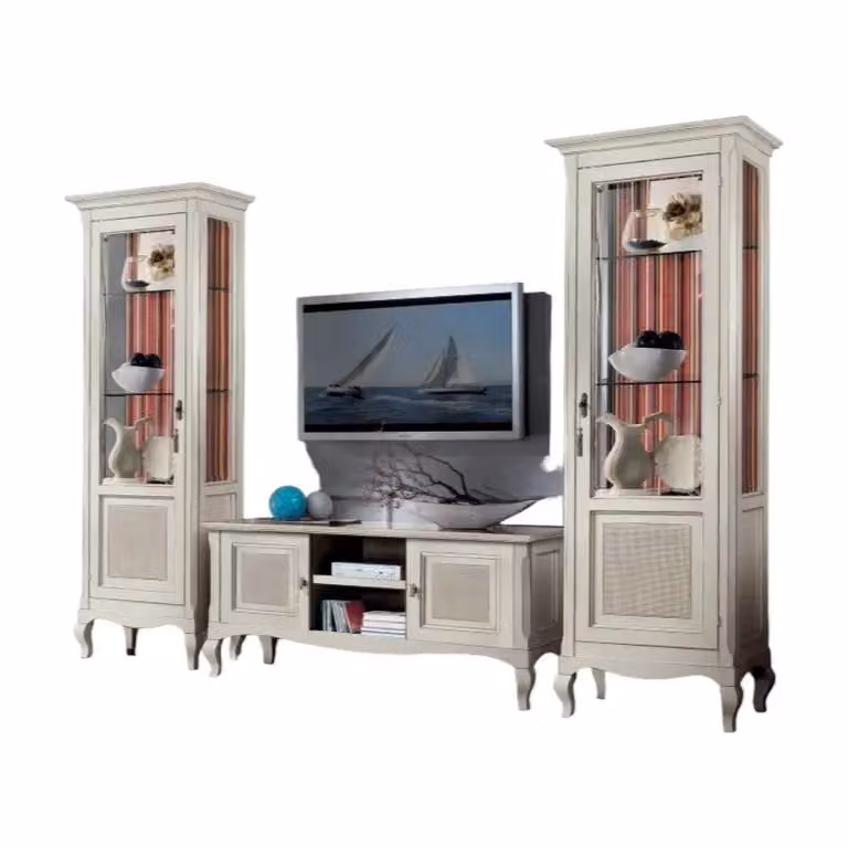 Parete attrezzata Mobili 2G in stile shabby chic bianco e beige con dettagli in paglia di Vienna e vetro