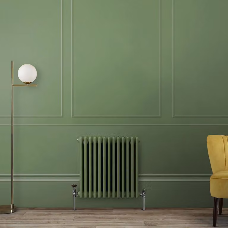 Radiatore Tradizionale Orizzontale Tradizionale a Tripla Colonna Verde (Reseda Green) -   600mm x 605mm - Regent