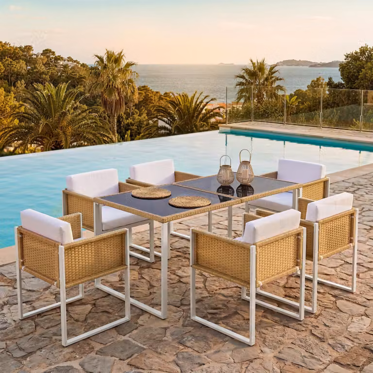 Set da pranzo da giardino in rattan sintetico Moonbite per 6 persone, composto da: tavolo da pranzo con piano in vetro temperato da 170 cm, e 6 poltrone imbottite con cuscini da 8,5 cm, rivestite in rattan e tessuto, colore marrone
