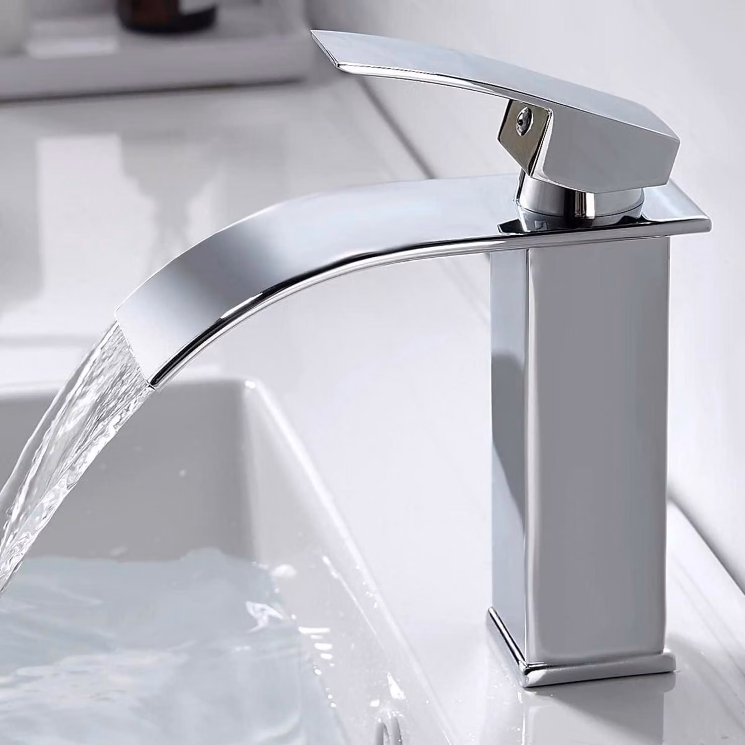 Miscelatore moderno per lavabo a cascata in ottone cromato 232 mm