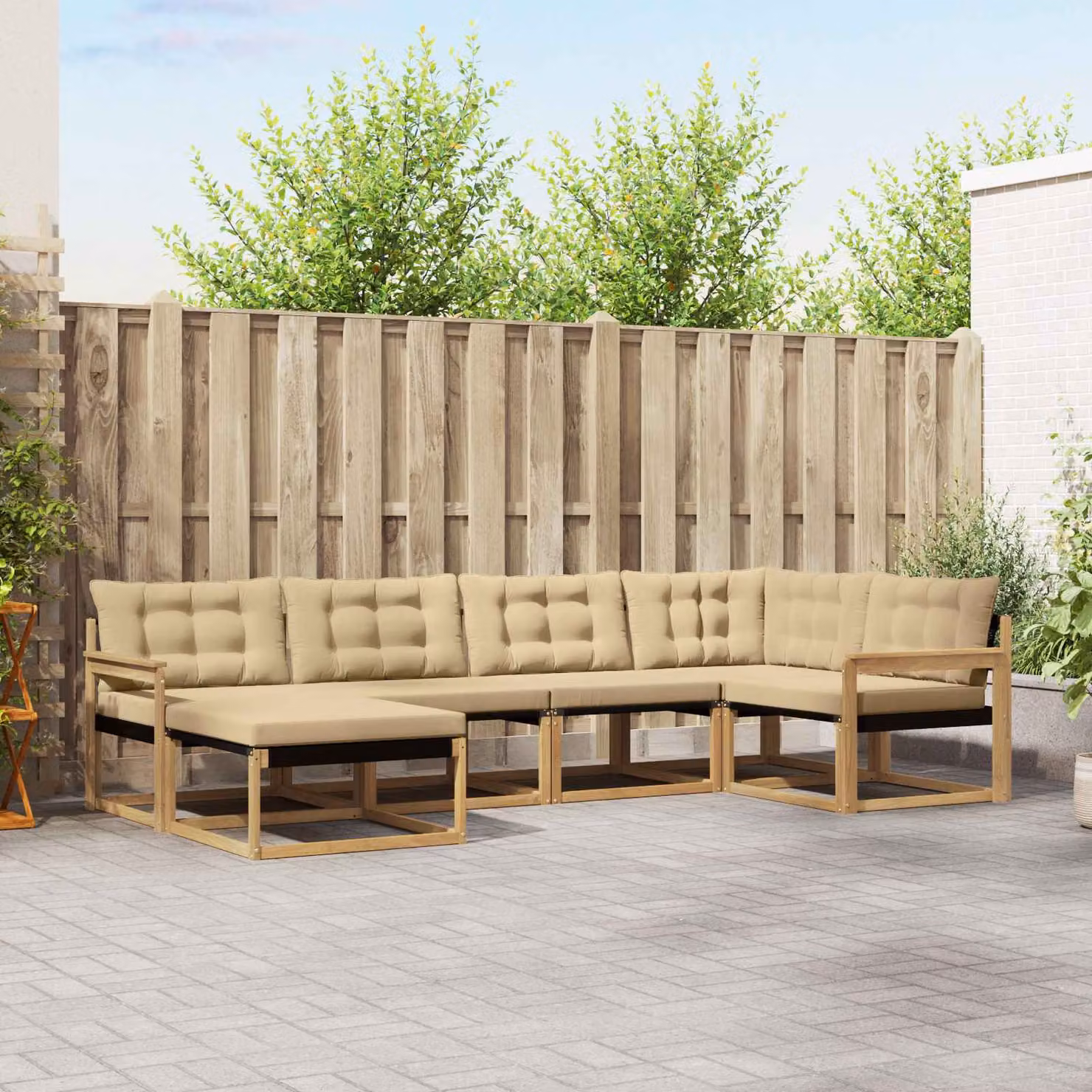 Set di divani da esterno vidaXL a forma di L composto da 6 pezzi in legno di acacia con cuscini in tessuto bianco e beige