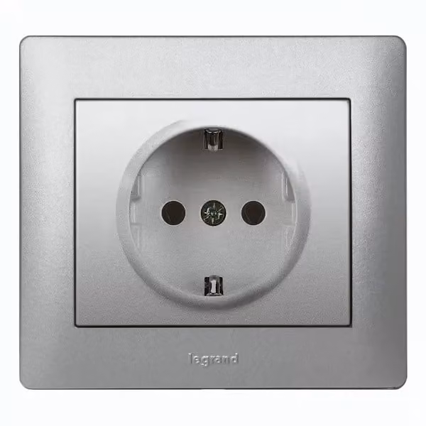 Presa Legrand (SL) con protezione anti-contatto rinforzata e coperchio ribaltabile Galea soft alluminio 771364
