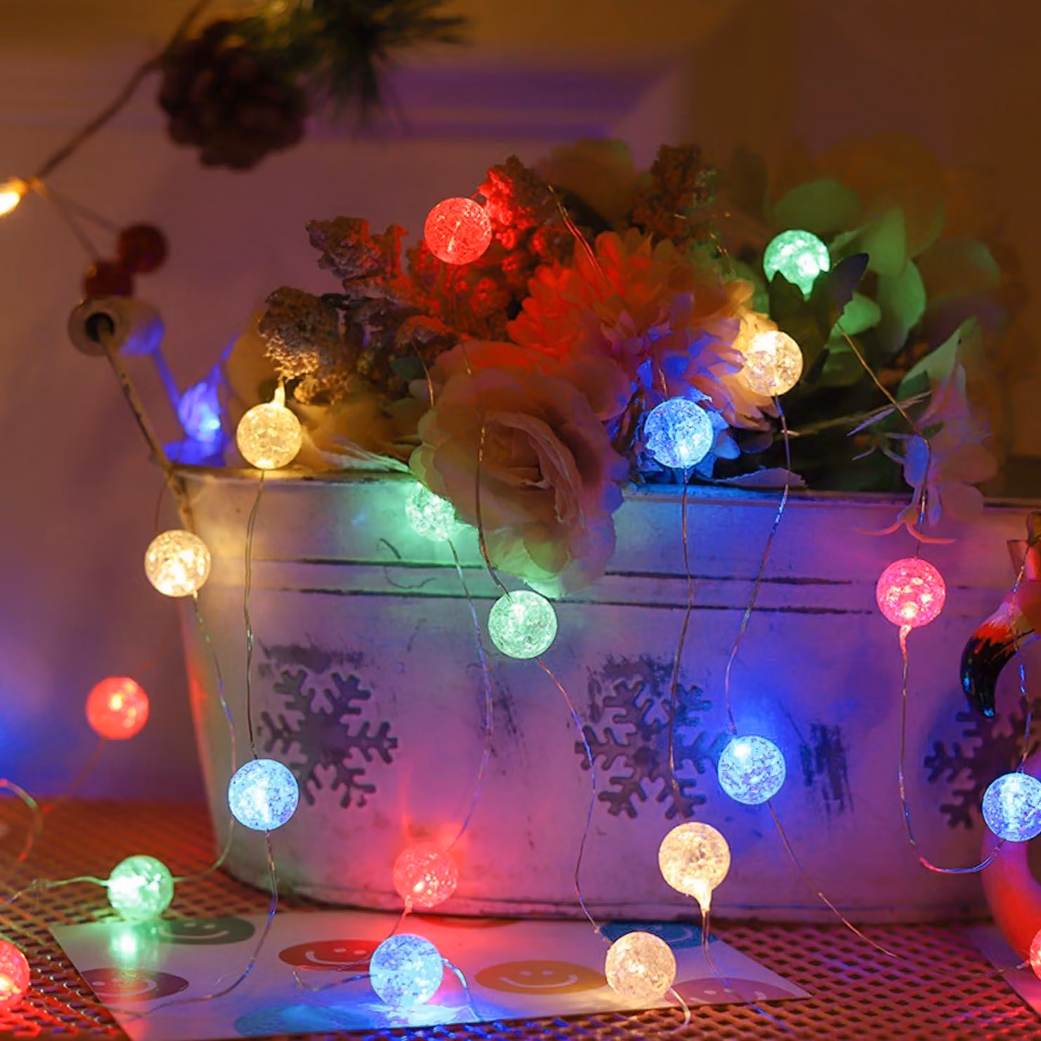 Catena luminosa con 30 sfere di cristallo colorate, lunghezza 3 metri, con timer, per uso interno
