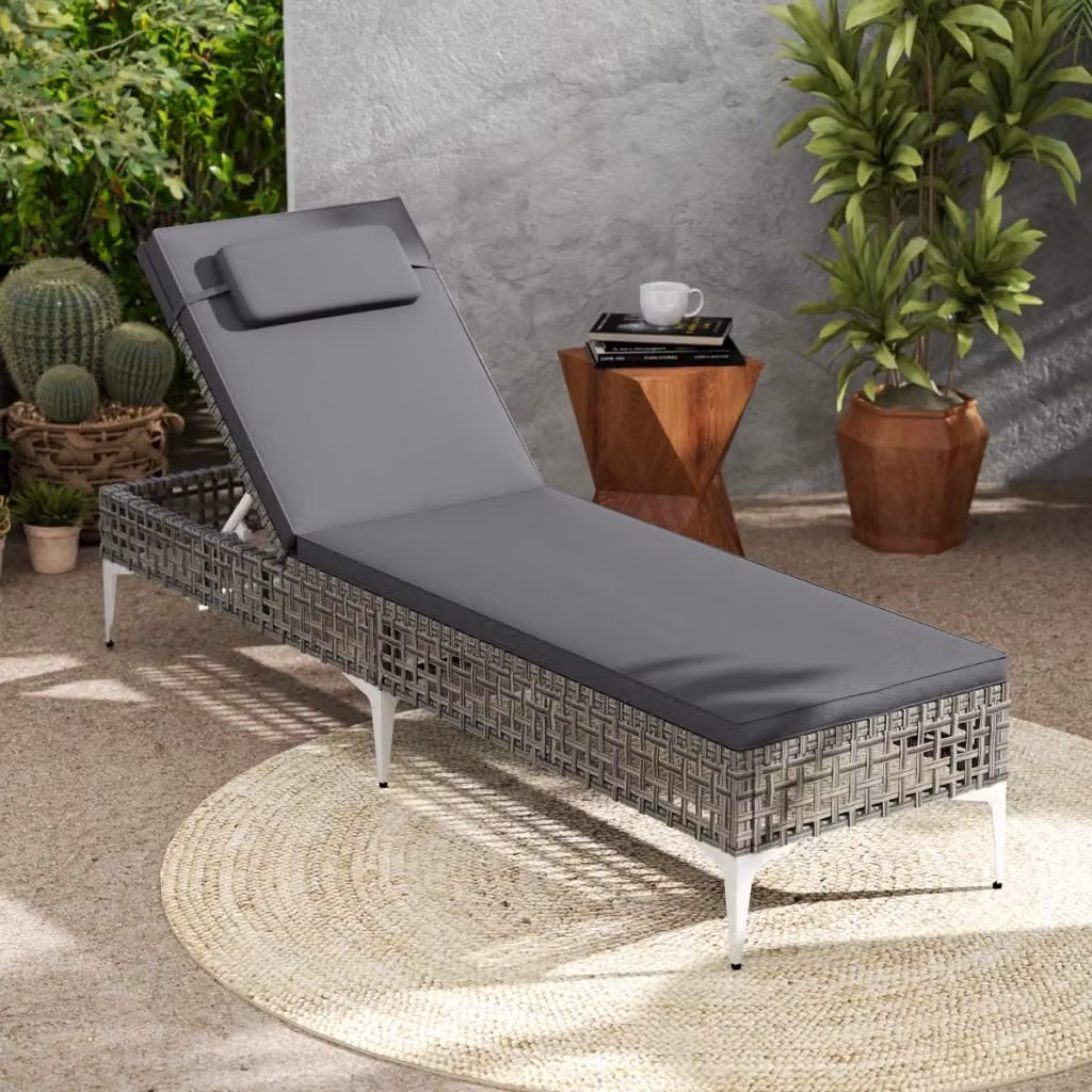 Lettino sdraio Design Mania in rattan PE grigio con schienale regolabile e cuscino con poggiatesta removibile per piscina e giardino – 2