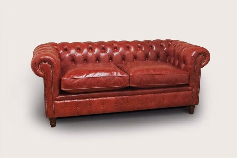 Luxus 2 Sitzer Couch Polster Sofa Leder Couchen Chesterfield Garnitur Rot