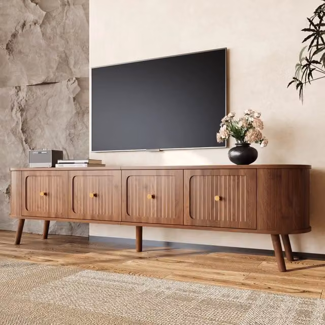 Mobile TV Minimal marrone con 4 ante, maniglie oro e gambe in legno, L/P/H: 180 x 38 x 47 cm