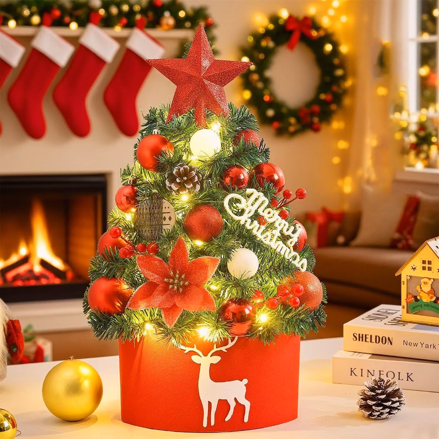 Mini albero di Natale decorativo con ornamenti e stelle