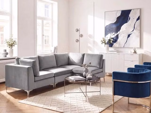 Divano ad angolo componibile Beliani in velluto grigio con gambe in metallo argento stile glamour, versione sinistra a 4 posti, L/P/H: 235 x 150 x 84 cm – 1