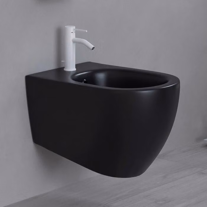 Art: Bidet a parete